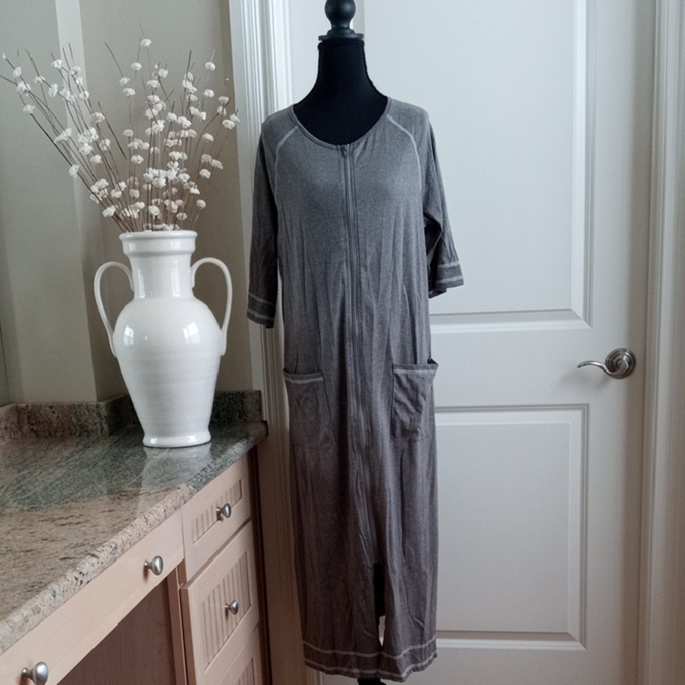 NWT Women's Gray Full Zipper Robe Size Small